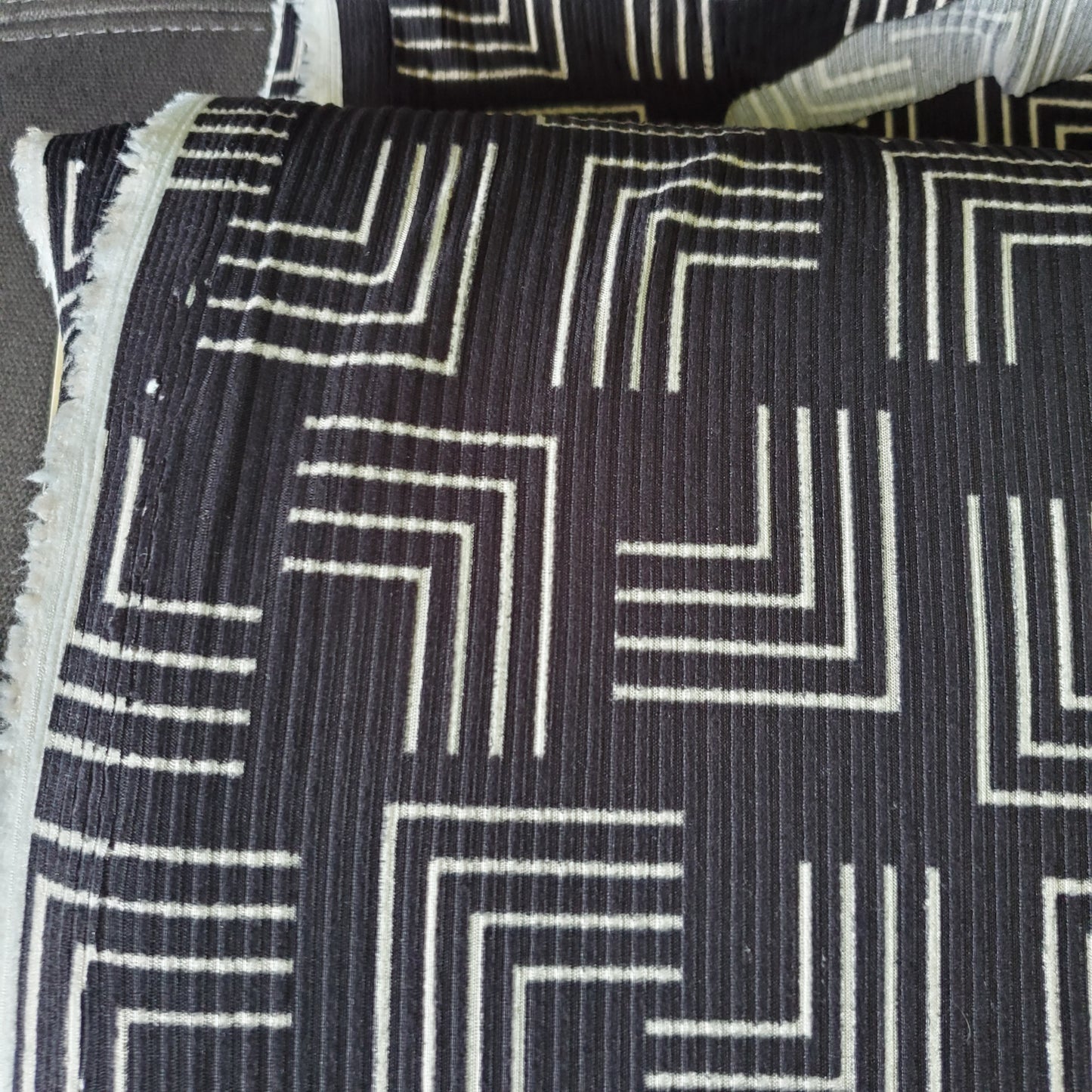 Black/Taupe Geo Rib Print