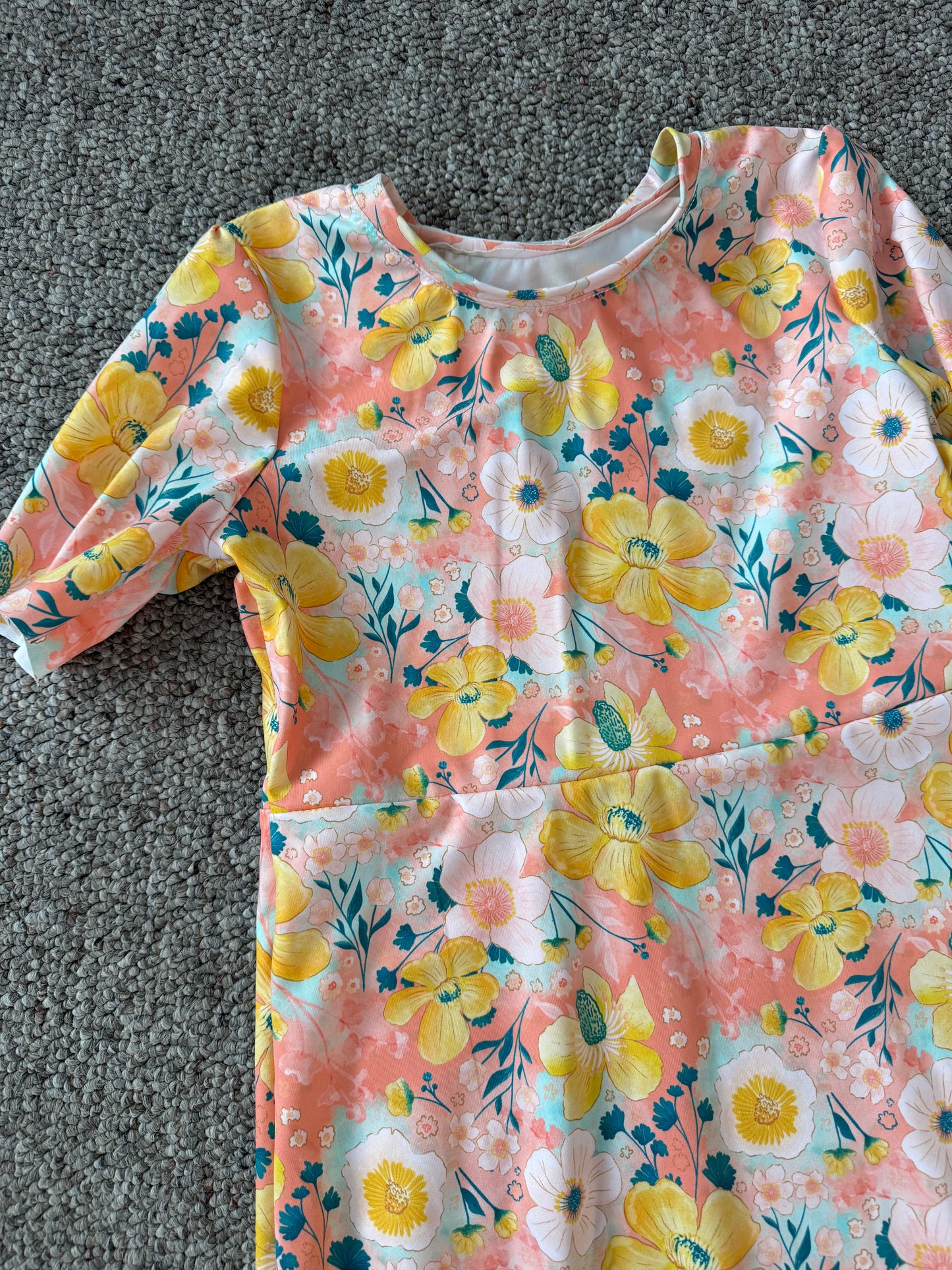 Peach floral size 7