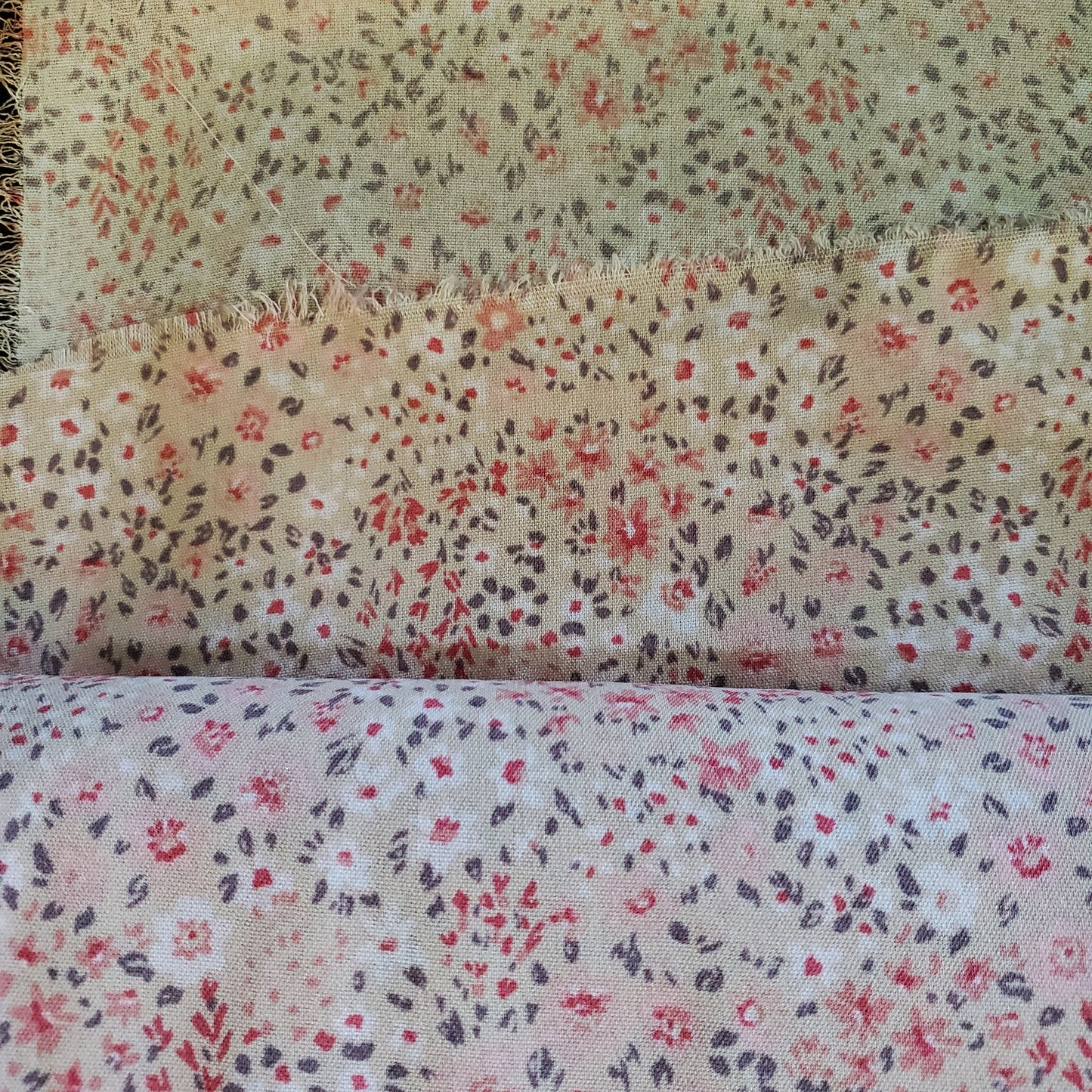 Blush Poly Ditsy Floral