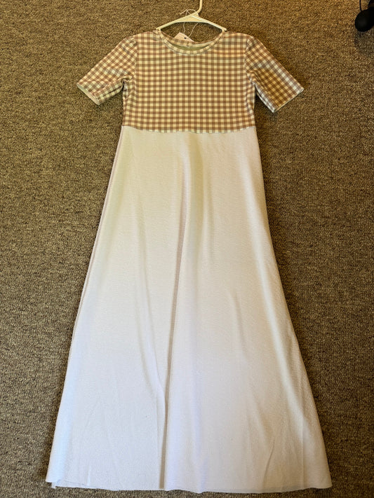 Tan Gingham size 8